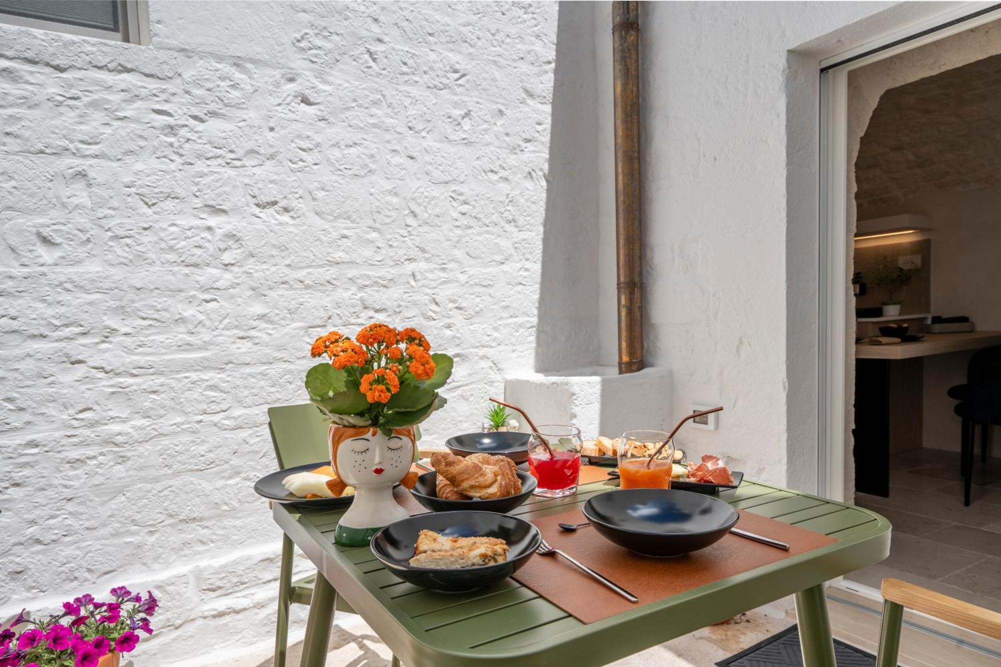 Apartamento Naiira Luxury Trullo - Jacuzzi And Patio Alberobello Exterior foto